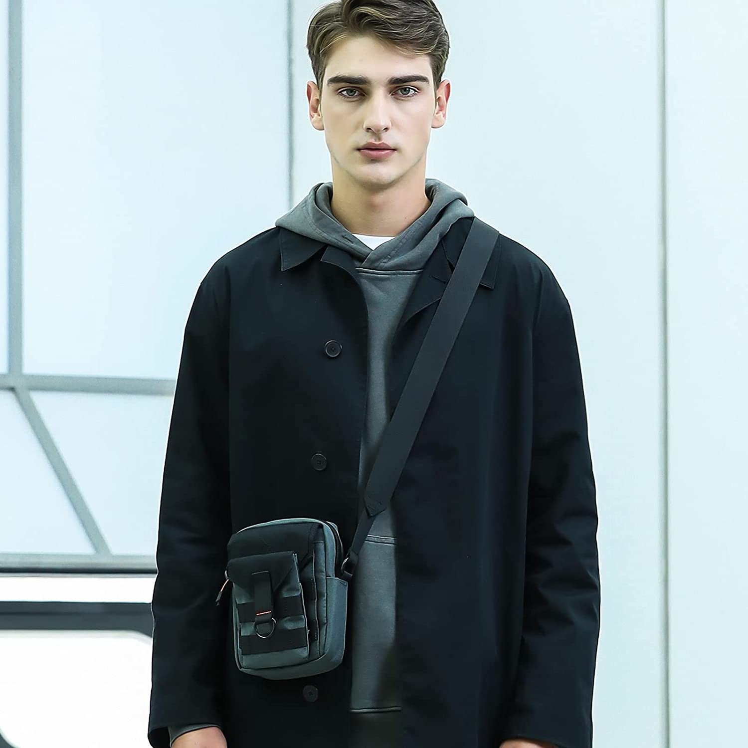 Small Crossbody Bag for Men， Mini Messenger Bag Shoulder Bag for Phone Passport